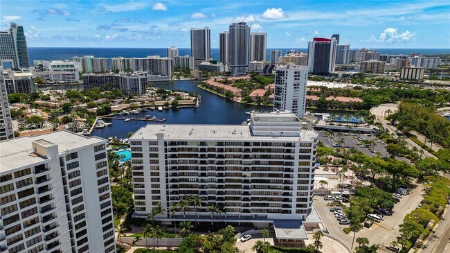 Foto del edificio - 500 Three Islands Boulevard