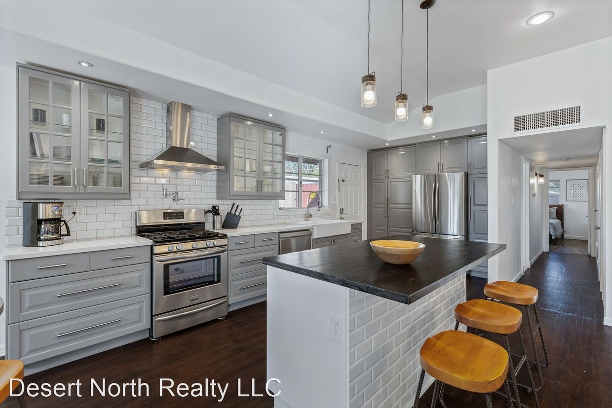 Primary Photo - 3 br, 2 bath House - 1320 W ROVEY Avenue
