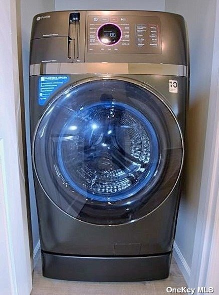 Building Photo - 39-31 47th Ave