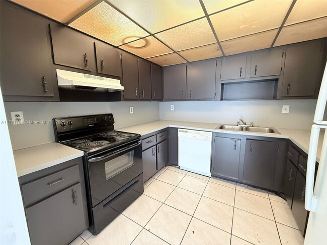 Foto del edificio - 3100 Coral Springs Dr