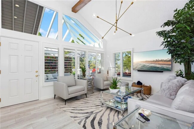 Building Photo - Stunning Furnished 2-bedroom Newport Beach condo Near the Ocean Today!