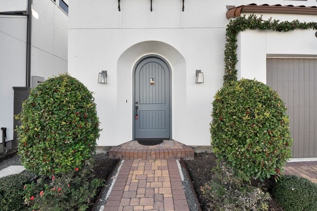 Building Photo - 1715 Maravilla Dr