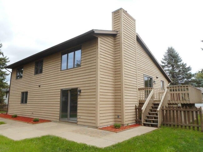 Building Photo - Spacious 4-Bedroom Home with Fireplace and...
