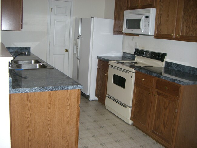 Foto del edificio - 196 Brookview Dr