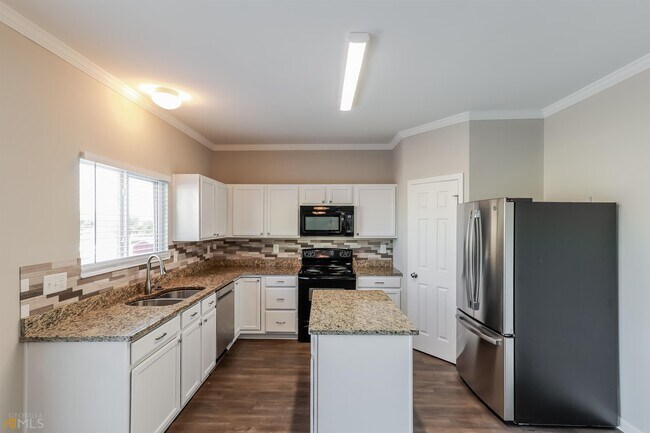 Building Photo - 1600 Shire Village Dr