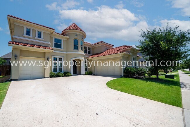 Building Photo - Resort Style Living in this Luxurious Home...