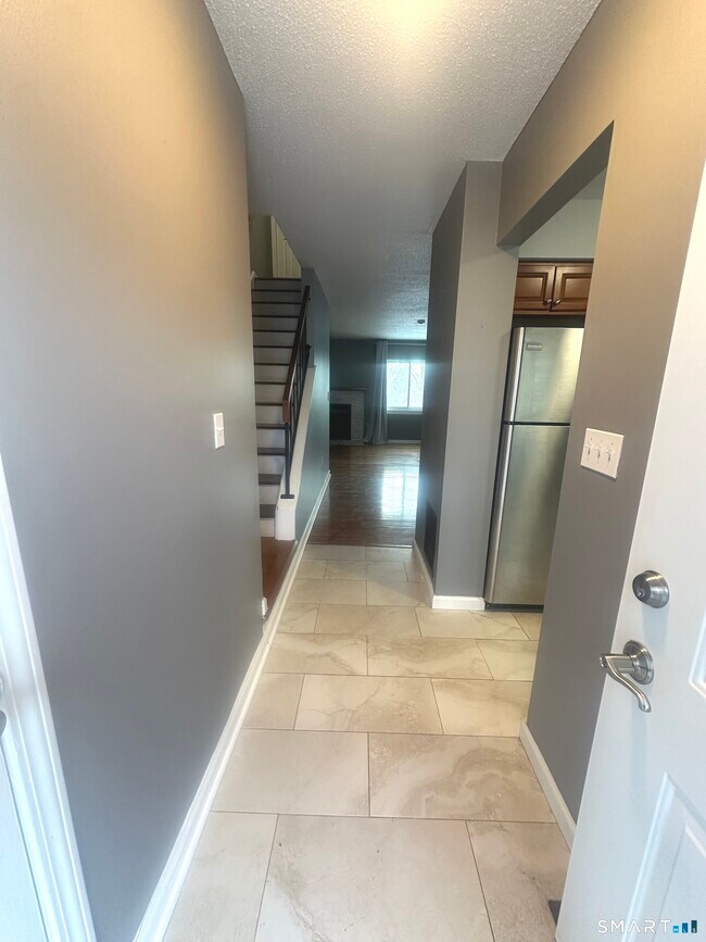 Building Photo - 256 Monticello Dr