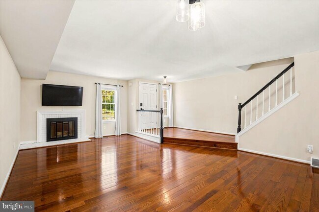 Building Photo - 706 Andover Ct