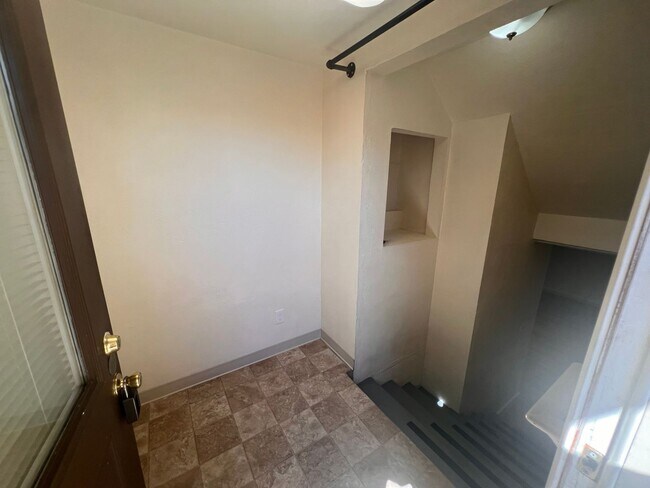 Building Photo - 471e13