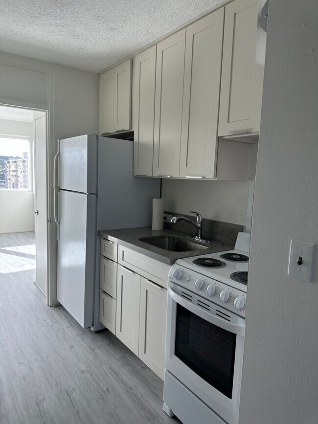 Foto del edificio - Renovated, 1 Bedroom / 1 Bath convenient location! Available NOW (Rent includes Electricity)