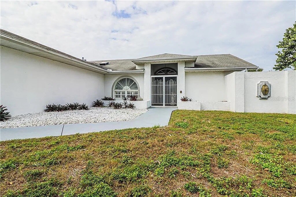 Port Charlotte, 
                        , –