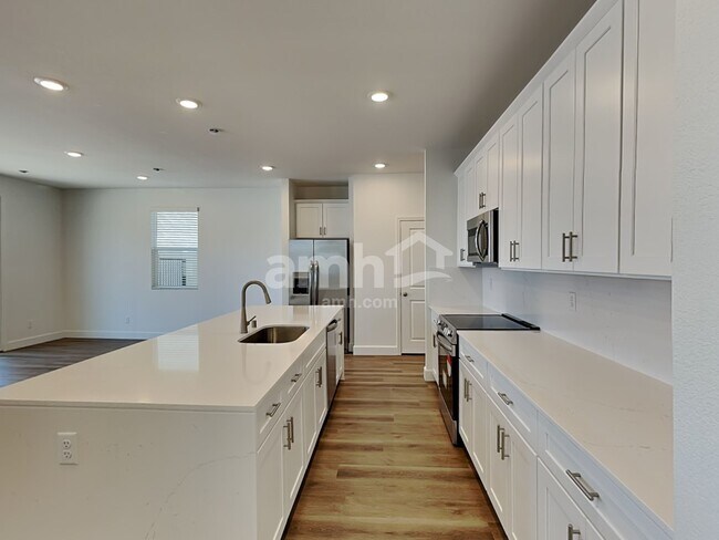 Foto del edificio - 6489 Rush Avenue