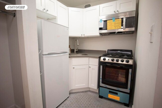 Foto del edificio - 320 W 22nd St