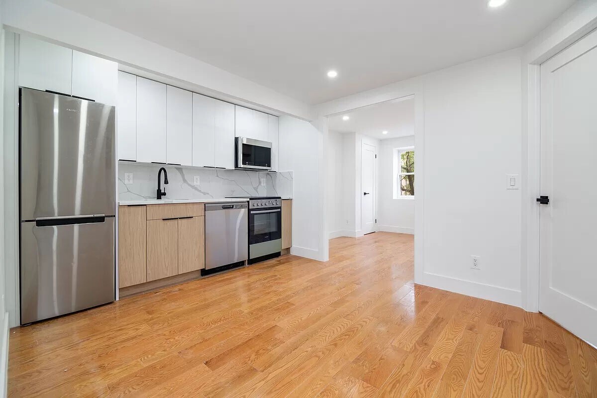 Primary Photo - 32 Avenue A