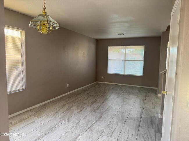 Foto del edificio - 12741 Desert Flower Rd
