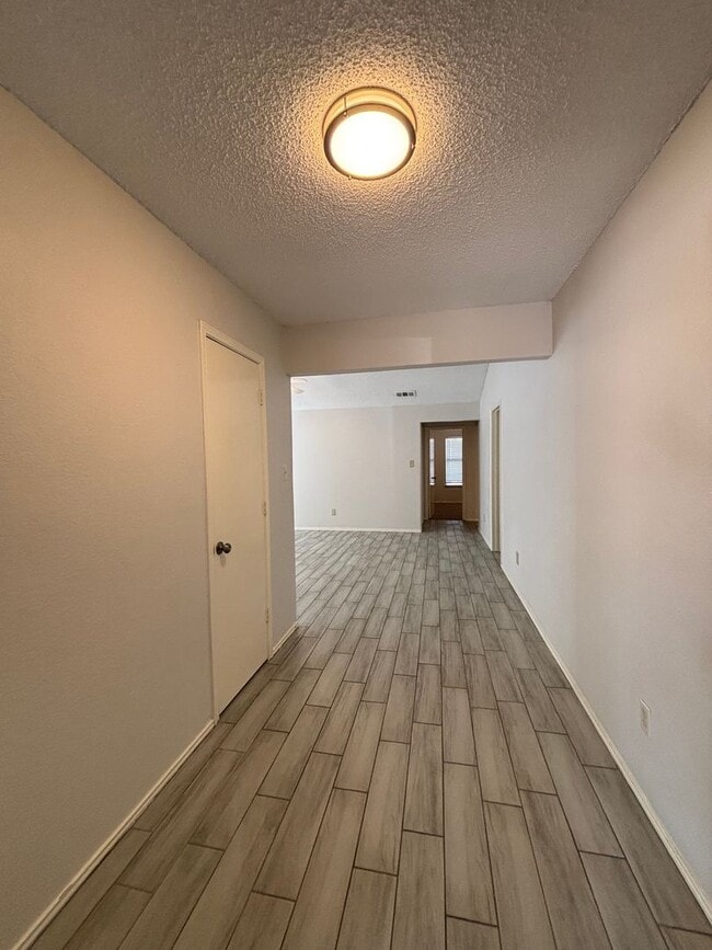 Foto del edificio - 7232 Laurelhill Ct S