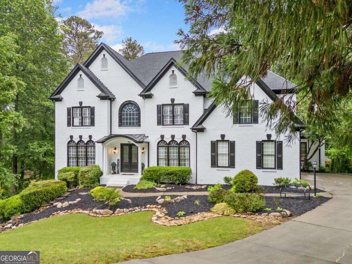Primary Photo - 882 Hallbrook Ln