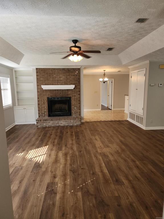 Building Photo - 6016 Camelot Ct