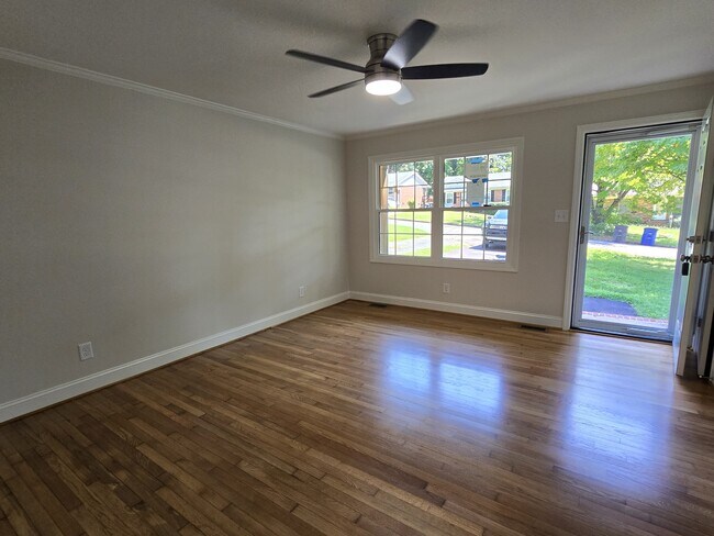 Foto del edificio - 1274 Tredwell Dr