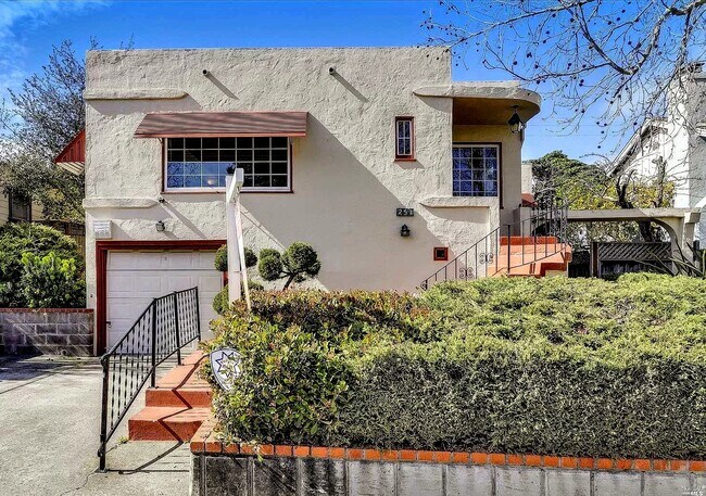 Building Photo - 251 Daniels Ave