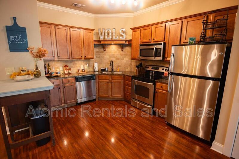 Foto principal - 445 W Blount Ave