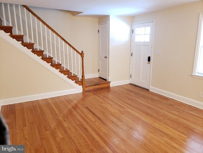 Building Photo - 5116 Hillburn Ave