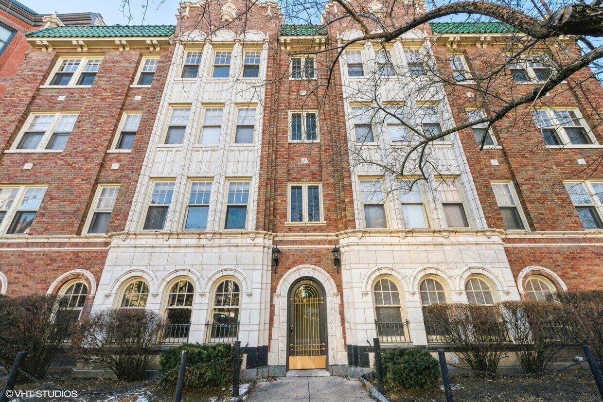 Primary Photo - 1824 N Lincoln Park W