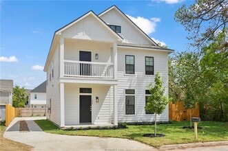 Building Photo - 304 Poplar St