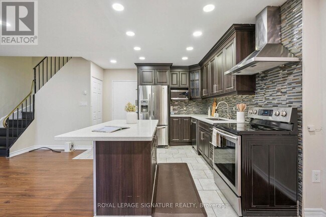 Building Photo - 1624 Bloor St