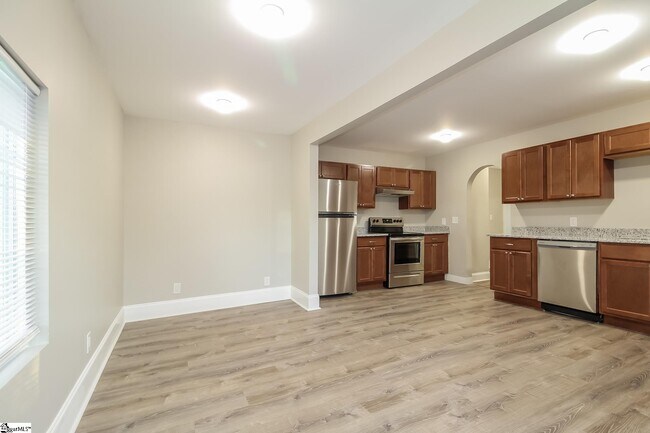 Building Photo - 111 Ivydale Dr