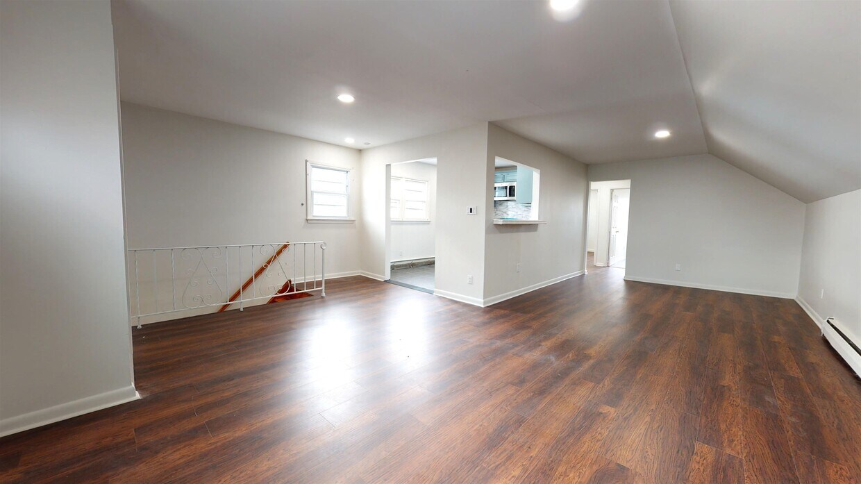 Primary Photo - 725 5th St
