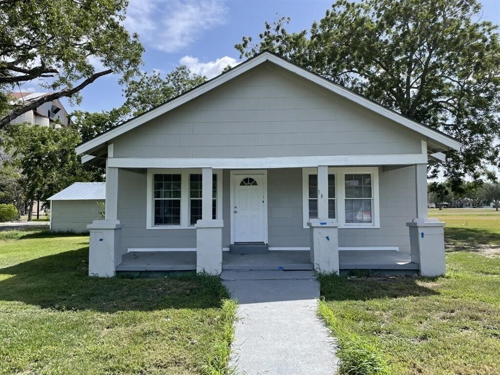 Primary Photo - 301 Center St
