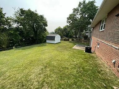 Foto del edificio - 2560 Windsor Pl