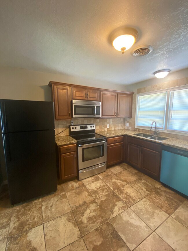 Building Photo - 205 Blue Ridge Ext