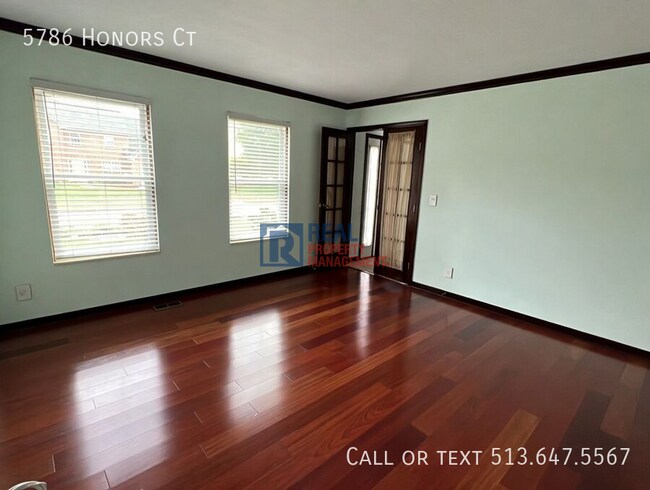 Foto del edificio - 5786 Honors Ct