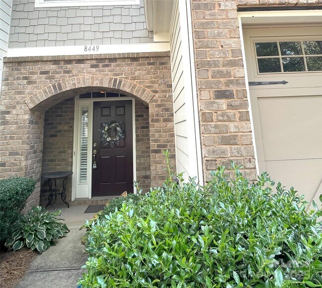 Foto del edificio - 8449 Loxton Cir