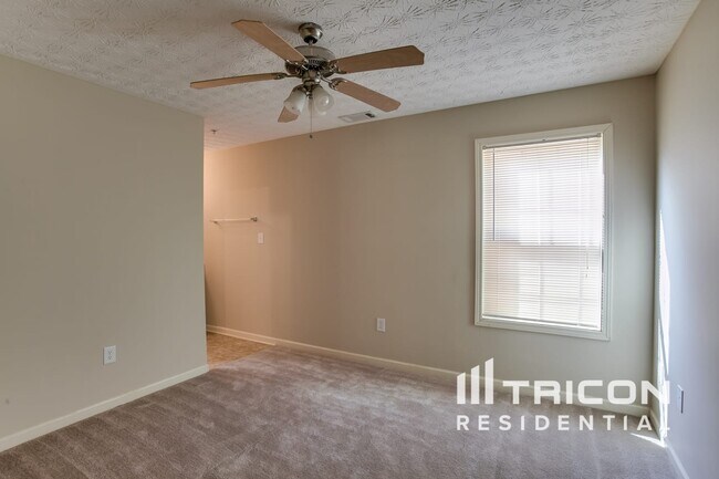 Building Photo - 1043 Wedgewood Ct NE