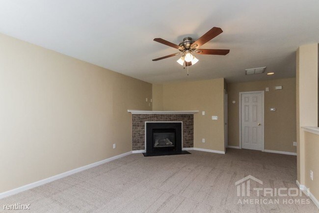 Building Photo - 7022 Fox Point Dr