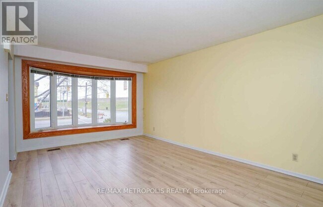 Photo du bâtiment - 1385 Park Rd S