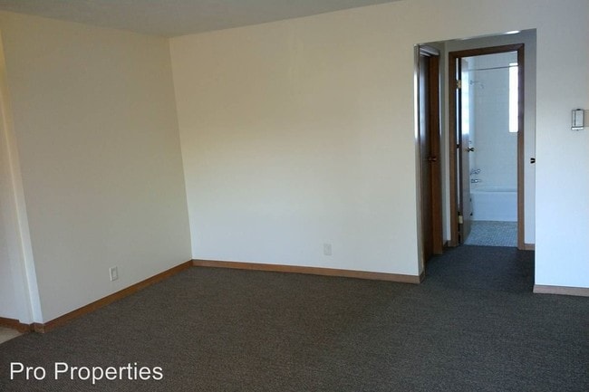 Building Photo - 4817-4841 Holmes St