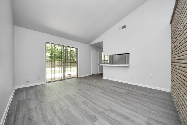 Building Photo - 4710 Lotus St
