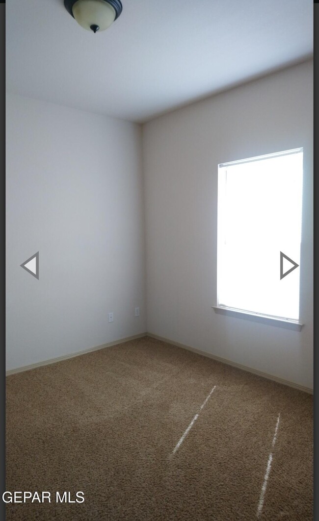Building Photo - 6700 Cabana Del Sol Dr