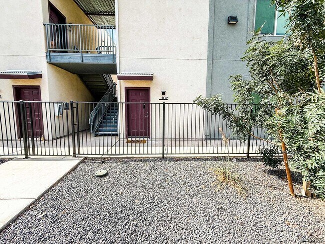 Building Photo - 195 N 17th Ave