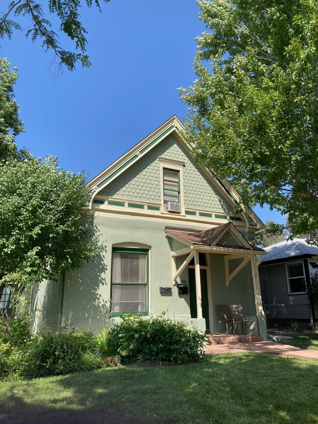 Building - 2237 S Acoma St