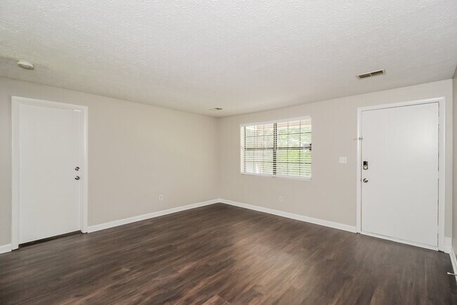 Building Photo - 2607 Foxwood Pl