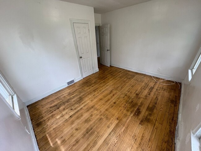 Building Photo - 37-39 Swan St - Schenectady