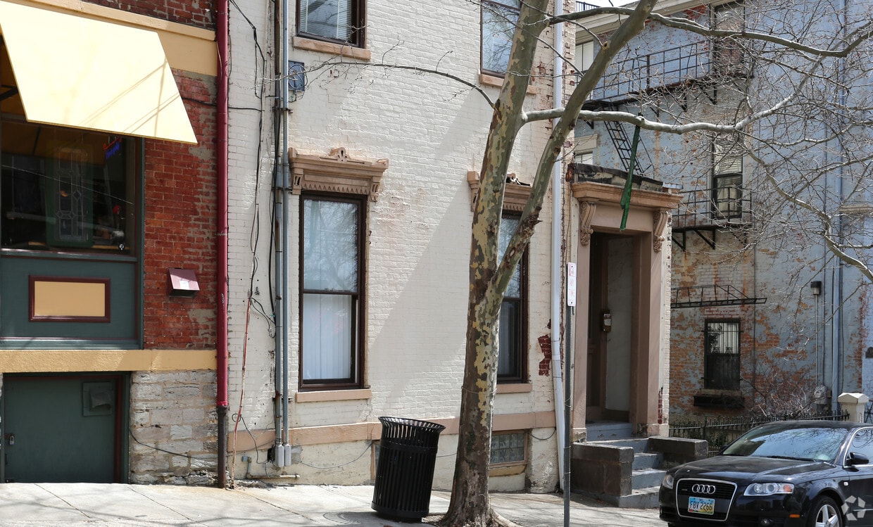 Building Photo - 1622 Sycamore St