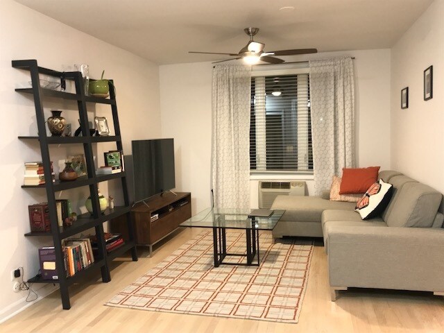 Foto del edificio - 435 W Oakdale Ave