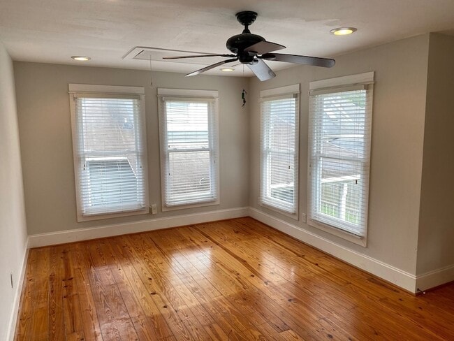 Building Photo - 1209 1/2 Cortlandt Street Unit