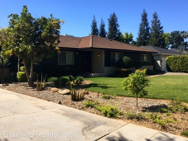 Building Photo - 4 br, 2.5 bath House - 1657 W. Ellery Way